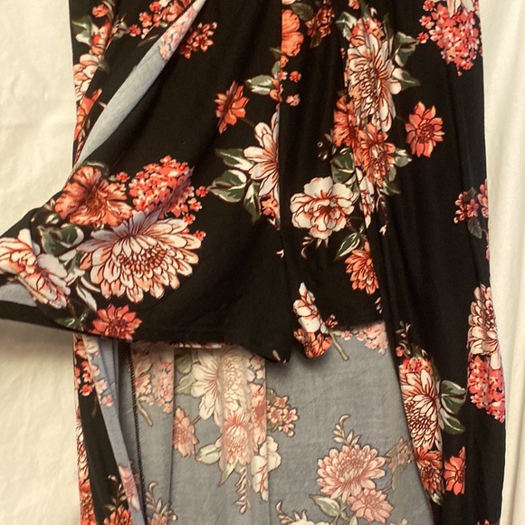 No boundaries hi/low SHORTS outfit - Picture 3 of 9